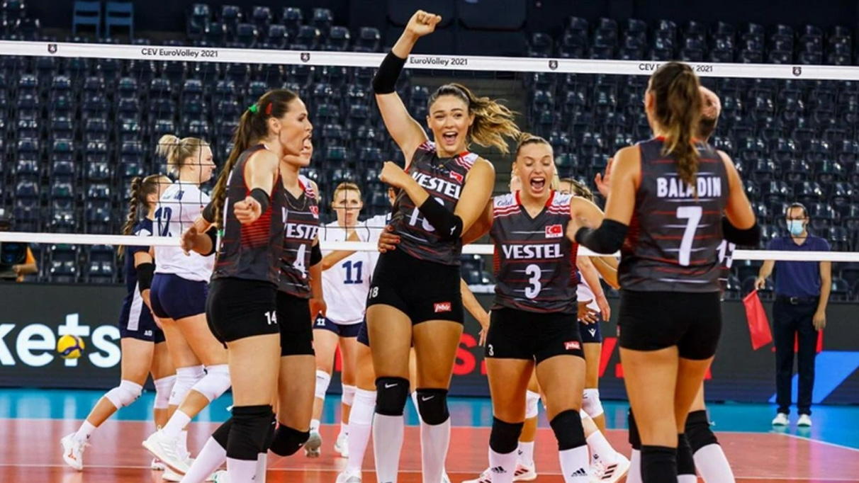 Zehra Güneş ile muhabirin boy farkı sosyal medyayı salladı