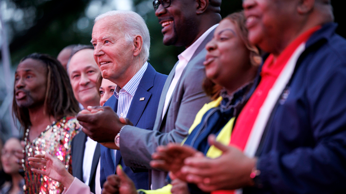 Biden Beyaz Saray'daki etkinlikte dondu kaldı