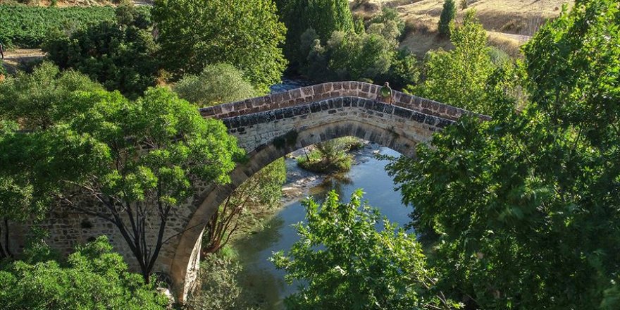 Anadolu'nun tarihin izlerini taşıyan asırlık köprüleri