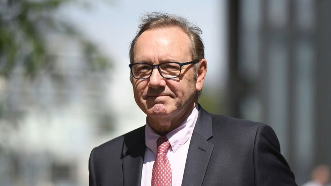 Oscar ödüllü Kevin Spacey erkekleri taciz ettiğini itiraf etti