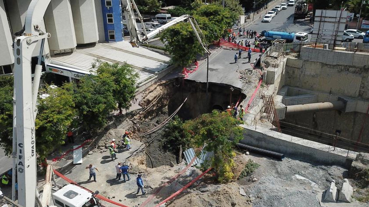 Çin’de yol çöktü 2 metrelik çukur oluştu