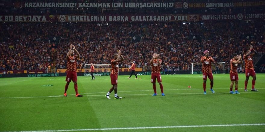 Galatasaray'dan Fenerbahçe'ye Şampiyonlar Ligi göndermesi