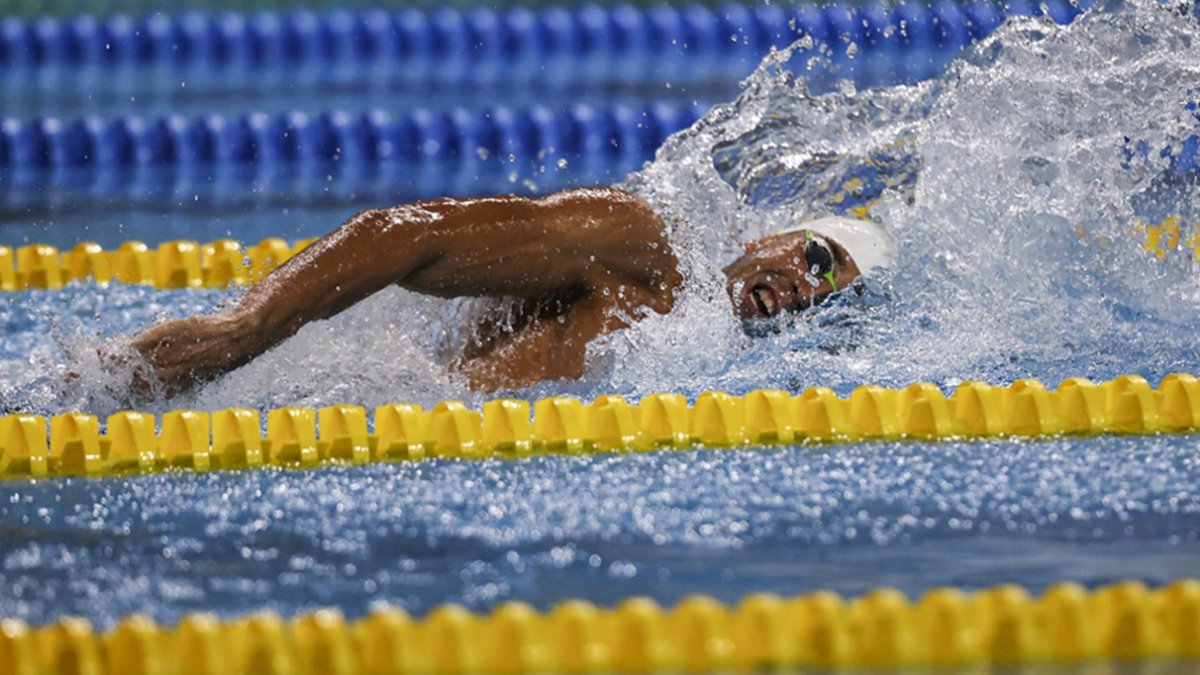 Milli yüzücü Hüseyin Emre Sakçı Avrupa şampiyonu oldu
