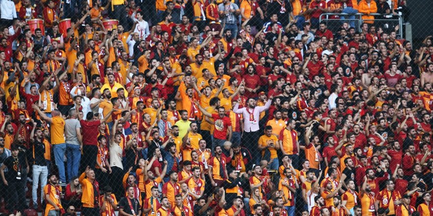 Galatasaray - Fenerbahçe derisinde seyirci rekoru!