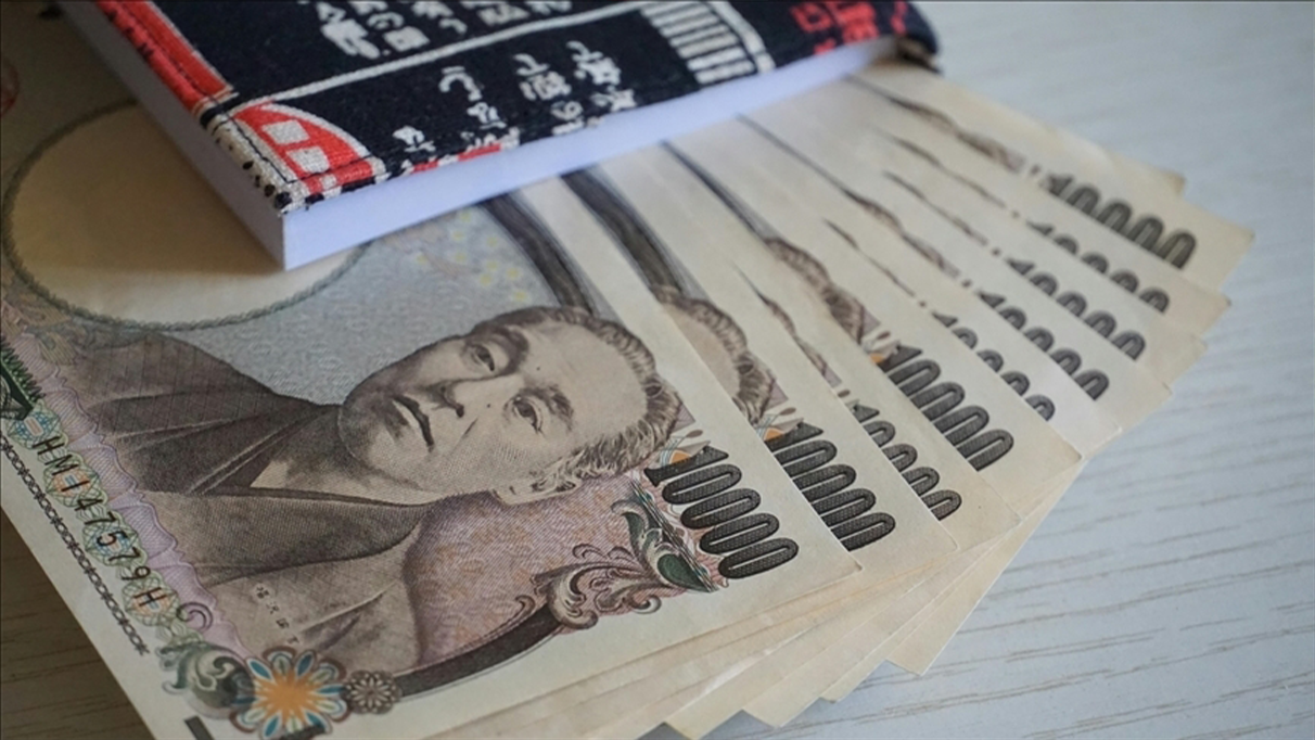 Japon para birimi yen dolar karşısında 1986'dan beri en düşük seviyeye geriledi