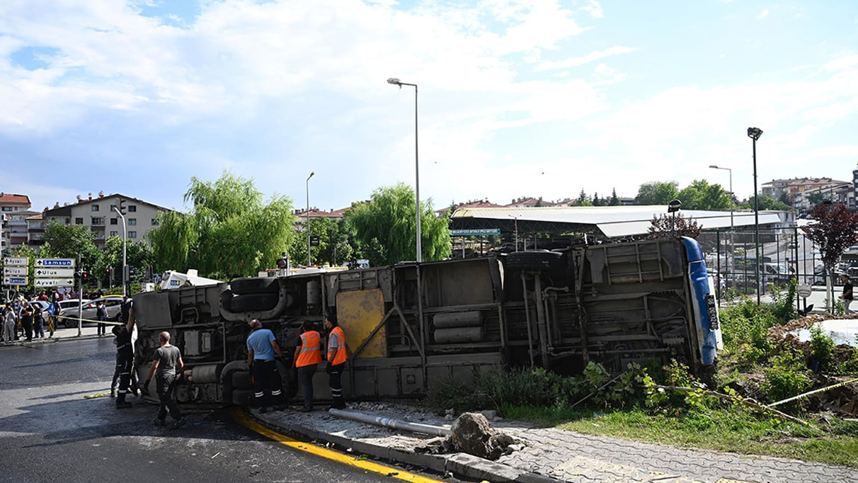Ankara'da EGO otobüsü devrildi. 5 yaralı var