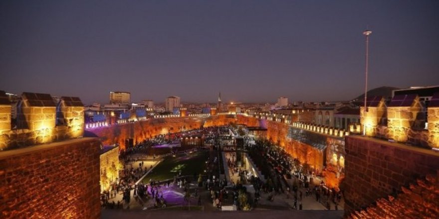 Kayserililer kalede buluşuyor