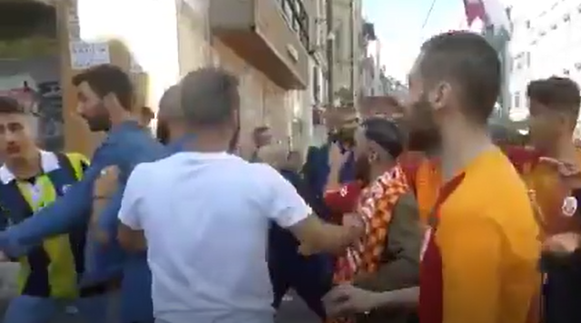 Taksim'de binlerce Galatasaray taraftarından linç girişimi!