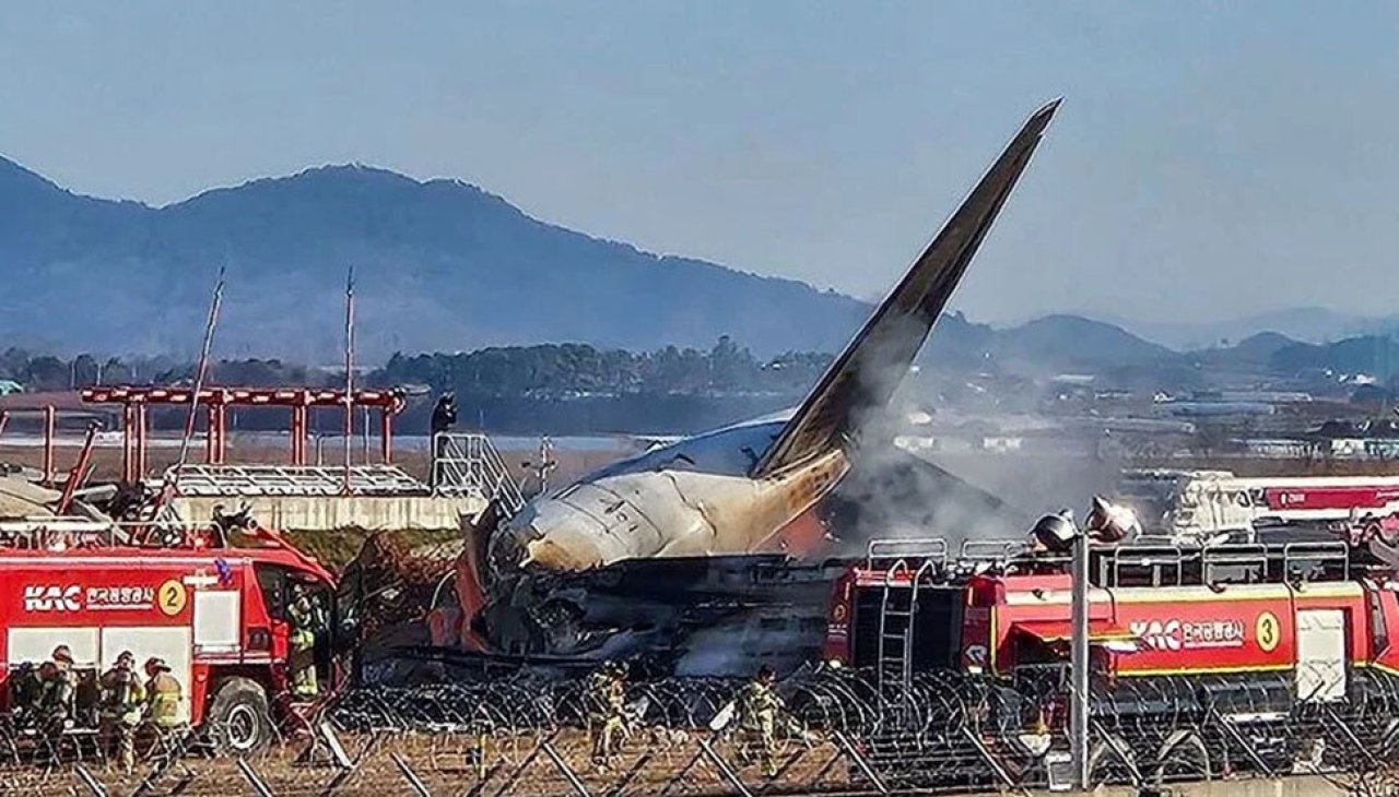 Bu kez uçak faciasının adresi Güney Kore: Duvara çarptı, onlarca ölü var