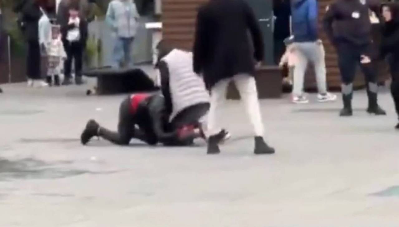 Bursa'da korkunç olay! Herkesin gözü önünde amcasını defalarca bıçakladı