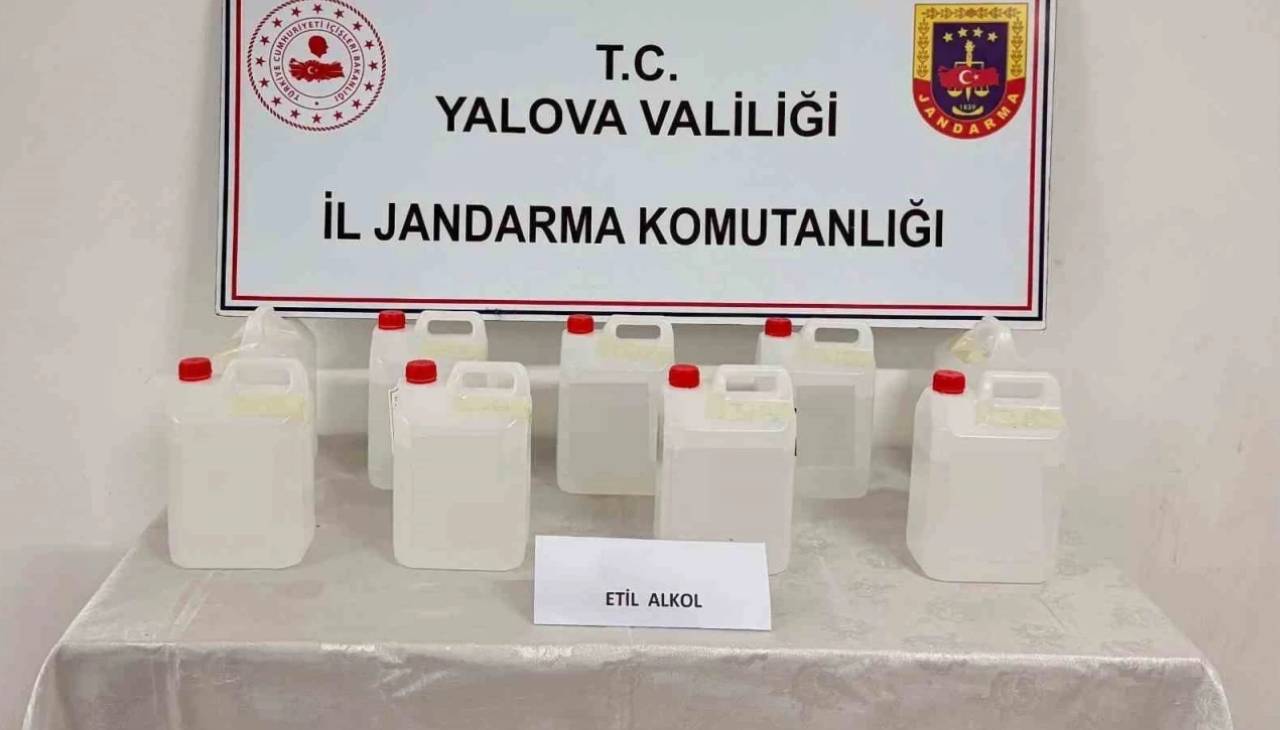 Yüzey temizleyici bidonlarına doldurulmuş 45 litre etil alkol ele geçirildi