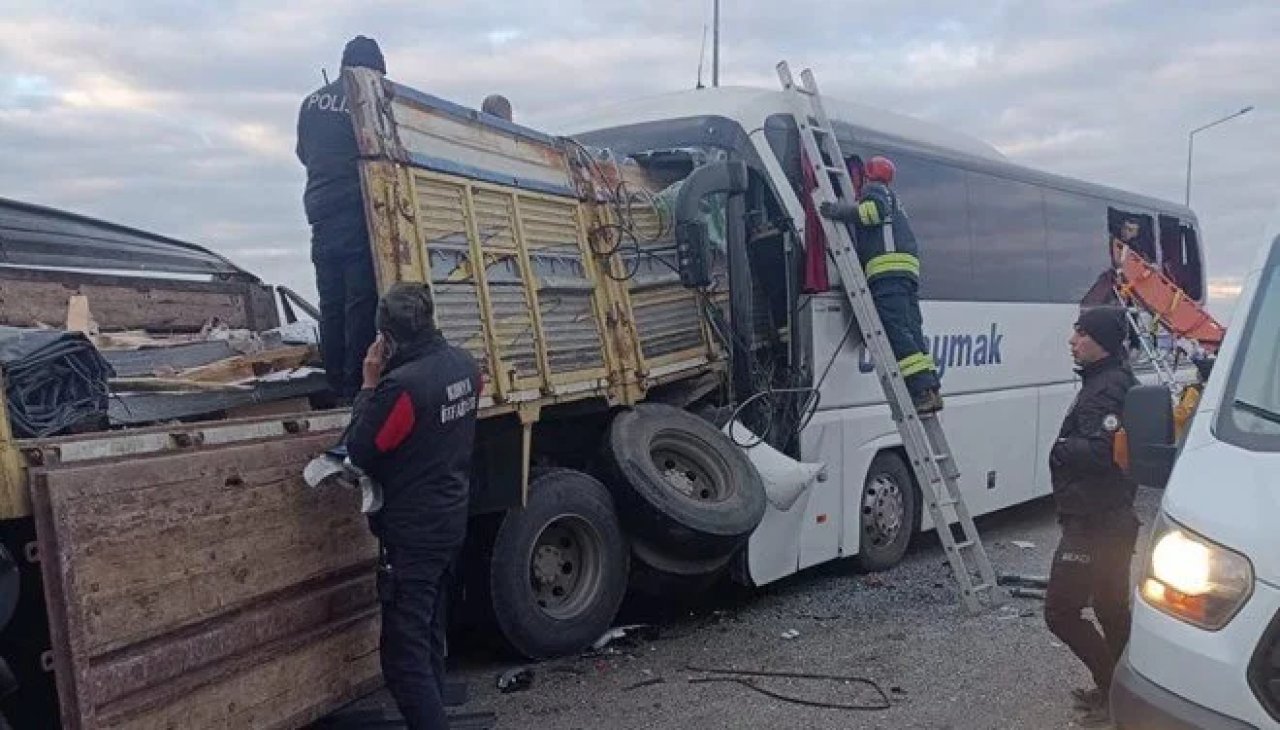Konya'da zincirleme kaza: 3 ölü 24 yaralı