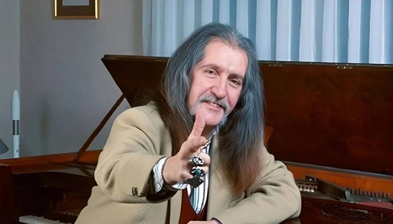 'Şarkıları ben okuyacağım'! Barış Manço’nun hayatını konu olacak filmde Manço'yu canlandıracak isim belli oldu!