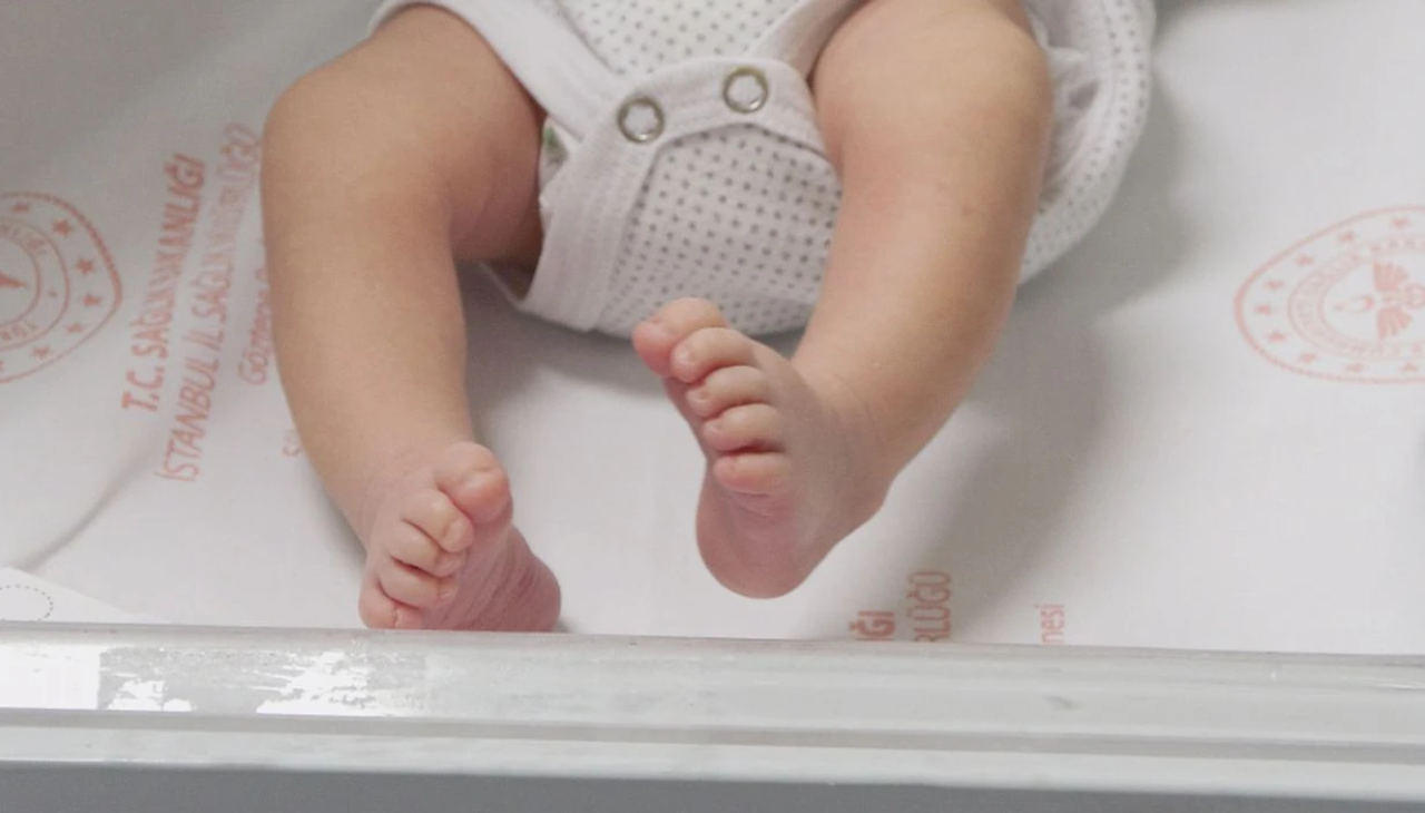 Aşıyı reddedip ilaca engel oldular! Modern tıp karşıtlığı bebeğin hayatına mal olabilir