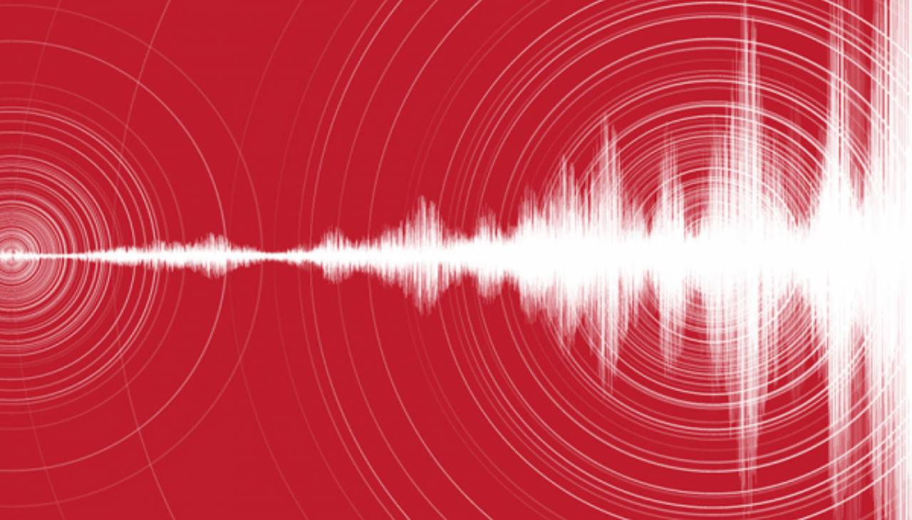 Ege'de şiddetli deprem: AFAD büyüklüğünü açıkladı