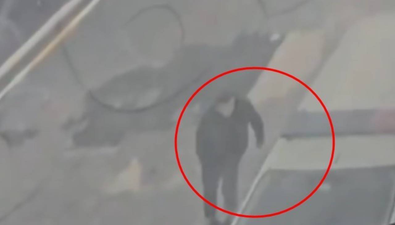 Bağcılar'da polis aracına saldırı: 2 polis yaralandı