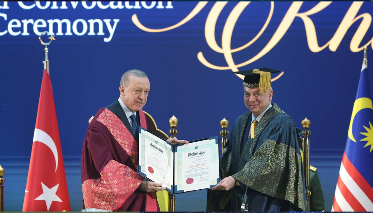 Cumhurbaşkanı Erdoğan'a fahri doktora beratı verildi