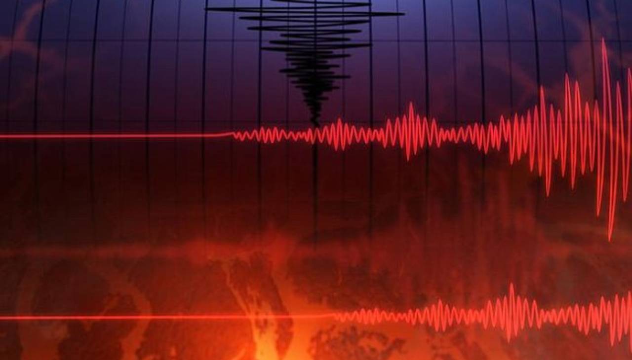 Ege'deki depremler şiddetini artırıyor! 1 saatte 5 büyük deprem