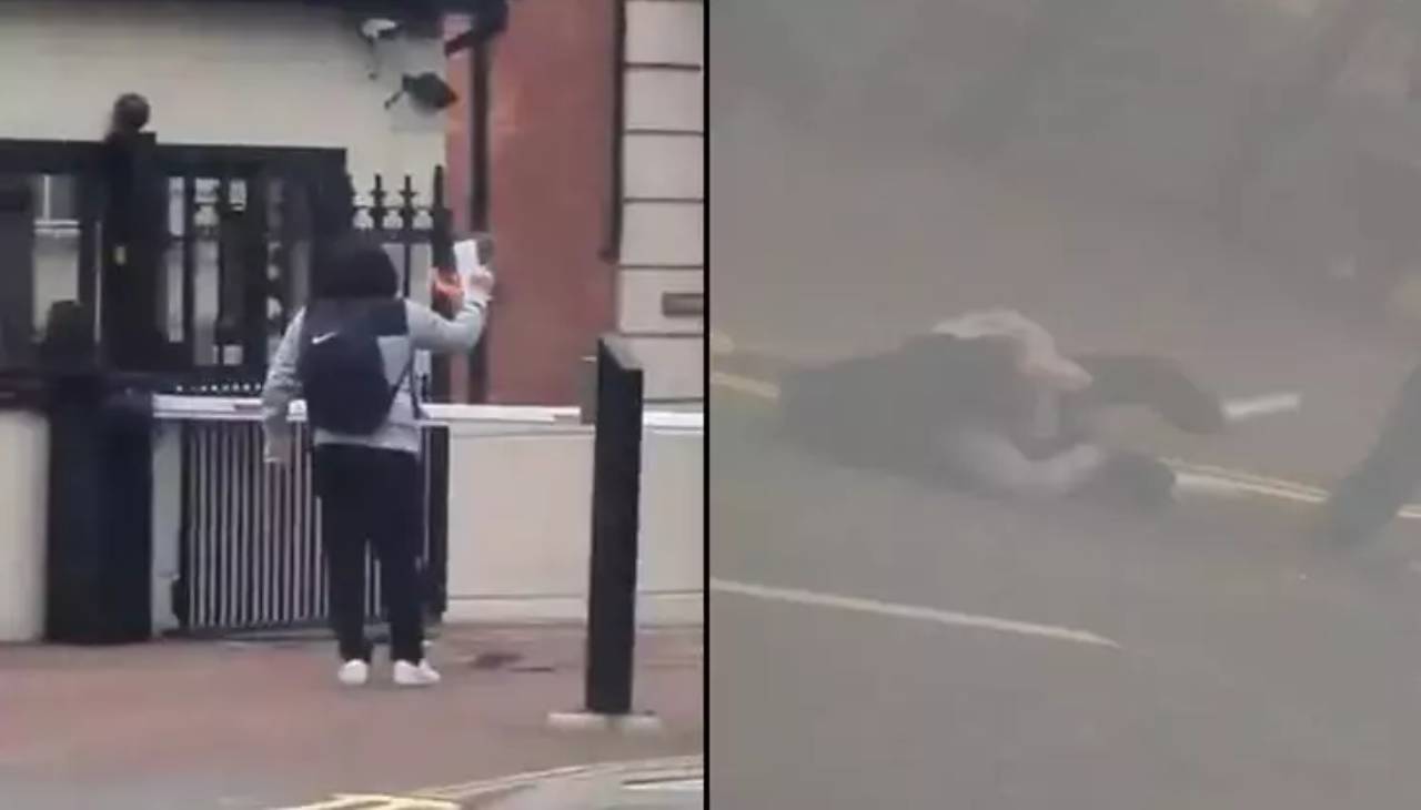 Londra'daki Türk Konsolosluğu önünde Kur'an-ı Kerim yaktı