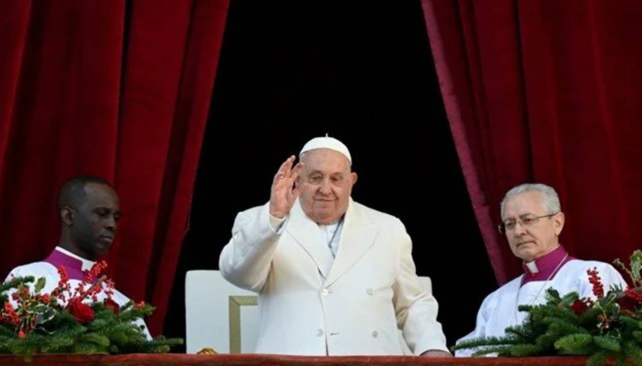 Papa Francis hastaneye kaldırıldı