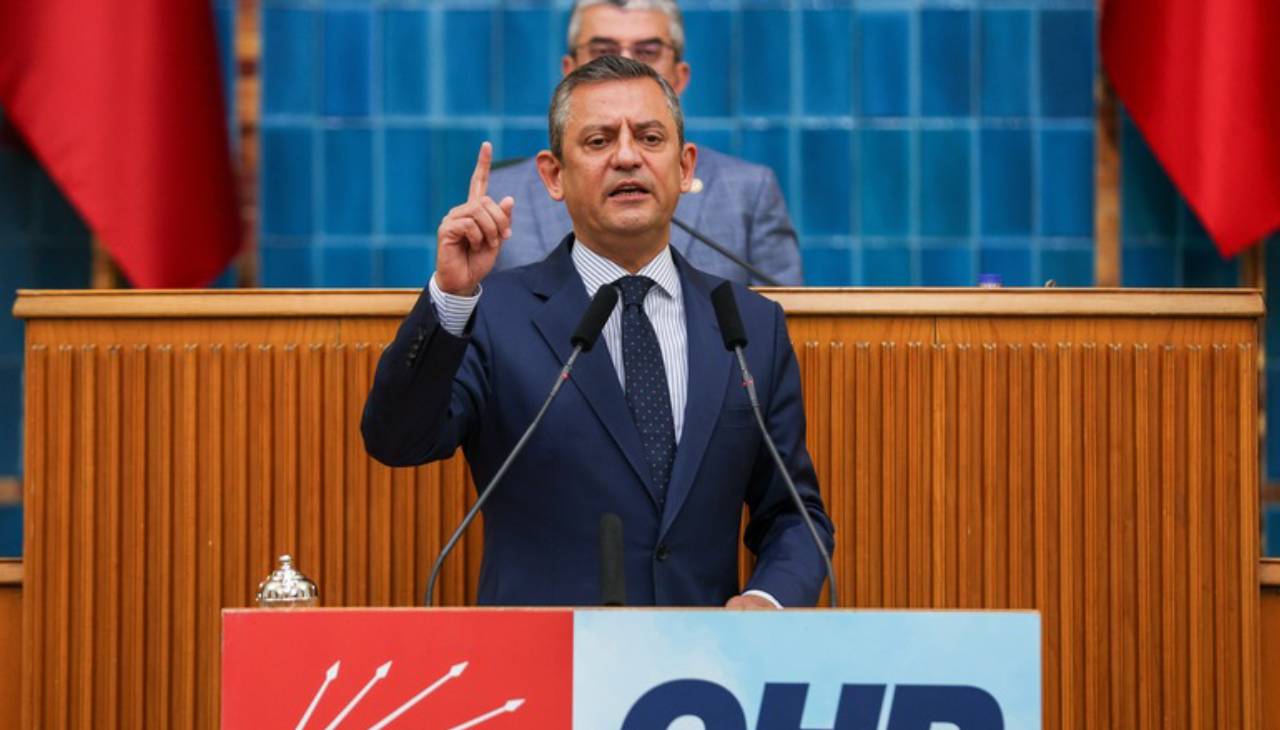 Özgür Özel'den siyasi partilere çağrı: Ya hep beraber ya hiçbirimiz!