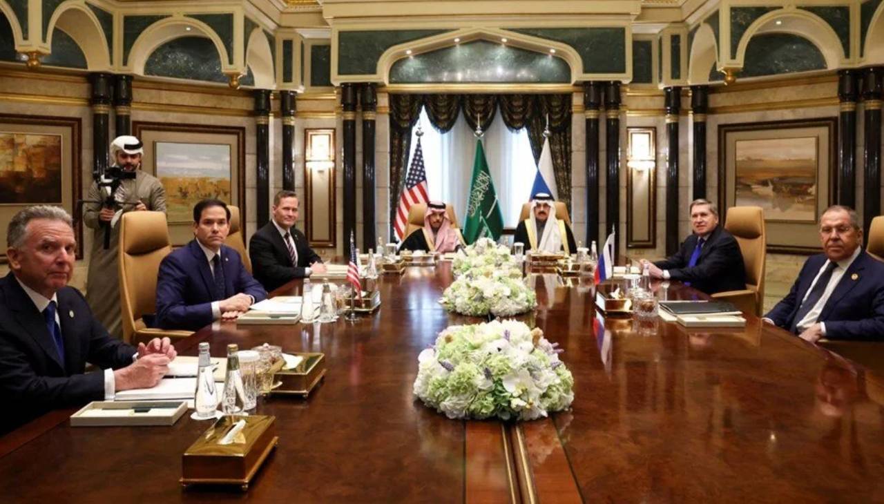 ABD ile Rusya'nın Riyad'daki toplantısı sona erdi: Tarihi zirveden ilk açıklamalar