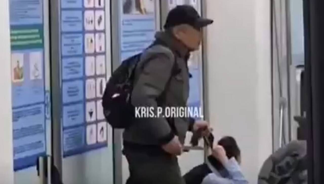 Havalimanı'nda bıçaklı rehine krizi