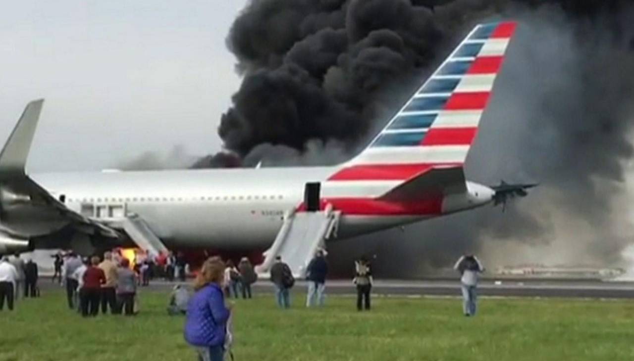 İniş yapan uçak bir anda alev aldı: 172 yolcu bulunuyordu