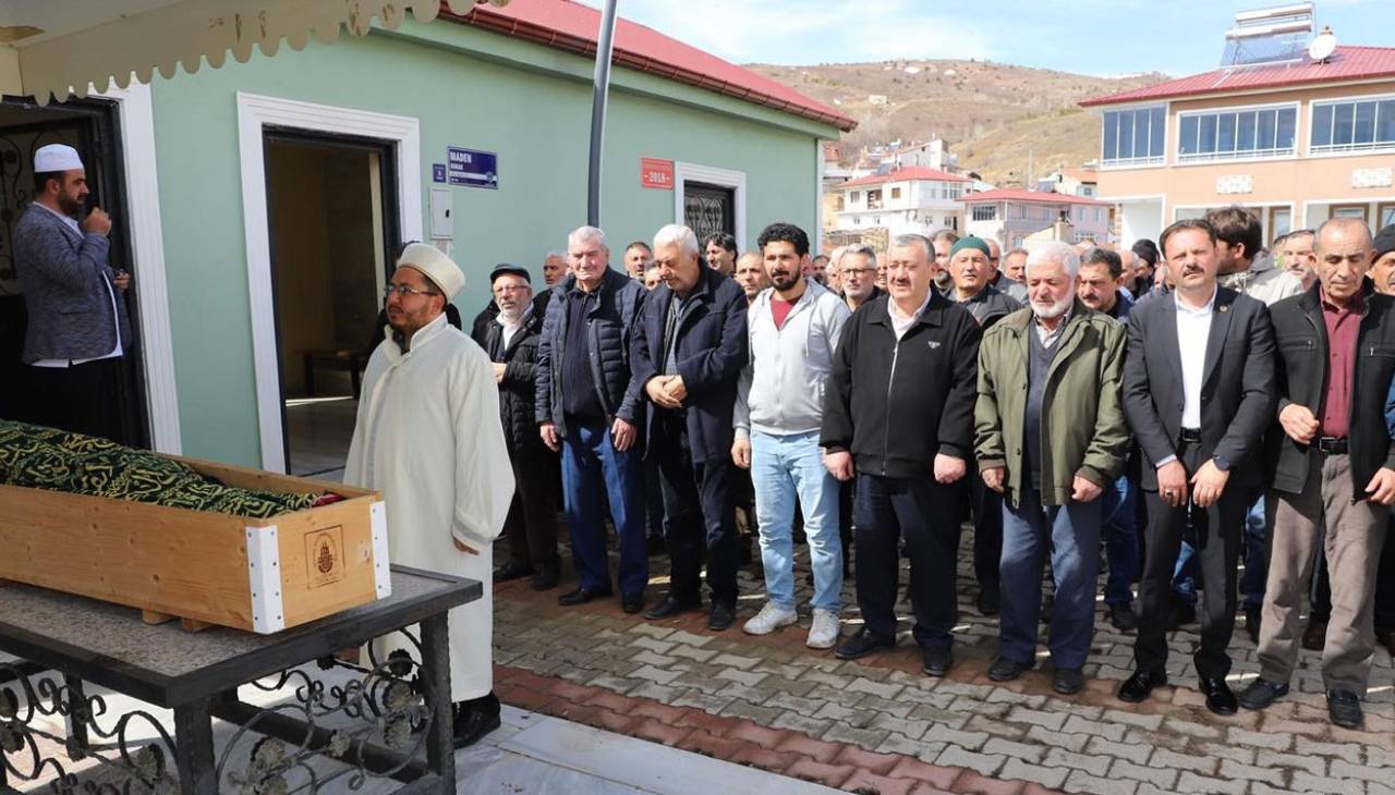 Annesinin acısına dayanamadı: Tabutun başında kalp krizi geçirip öldü
