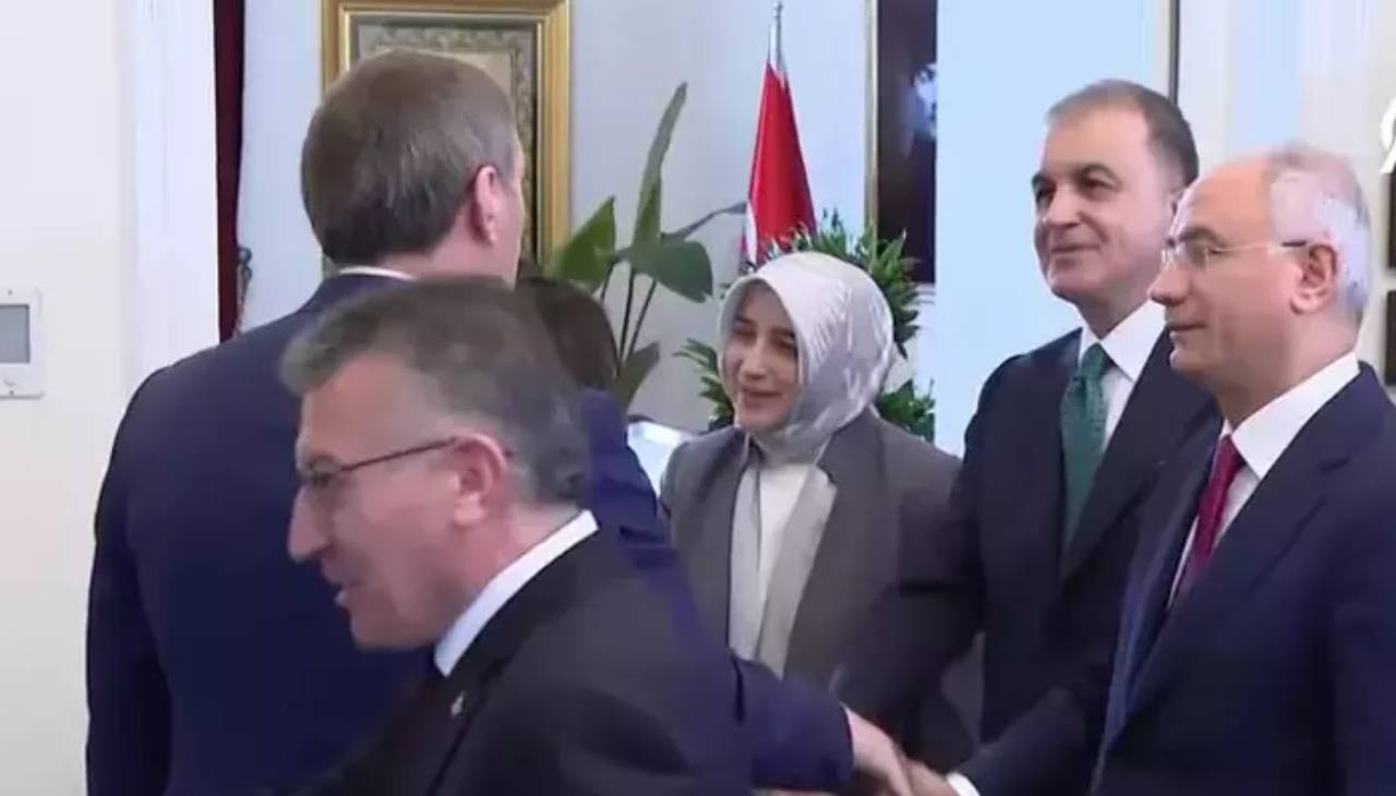 AKP-DEM heyeti görüşmesi başladı