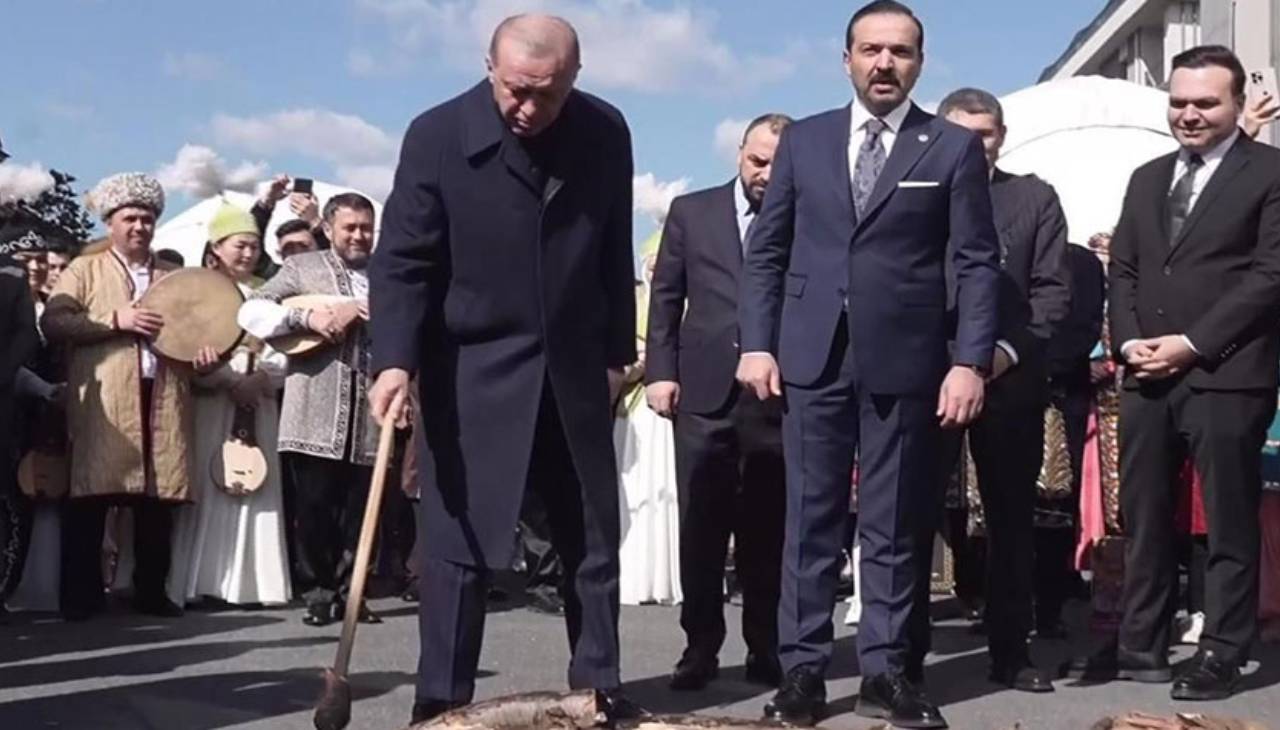 Cumhurbaşkanı Erdoğan, 18 yıl sonra Nevruz ateşini yaktı