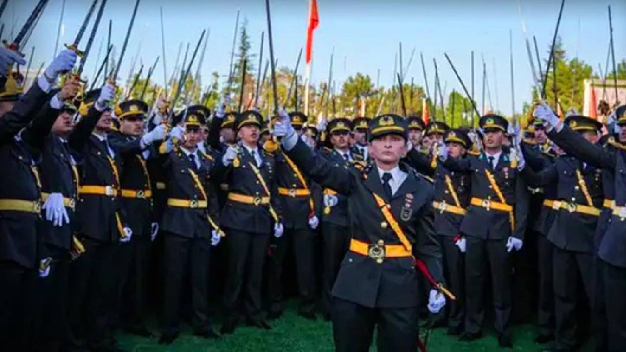 TSK’dan İhraç Edilen Atatürkçü Teğmenlere TSK’dan Akılalmaz Yasak