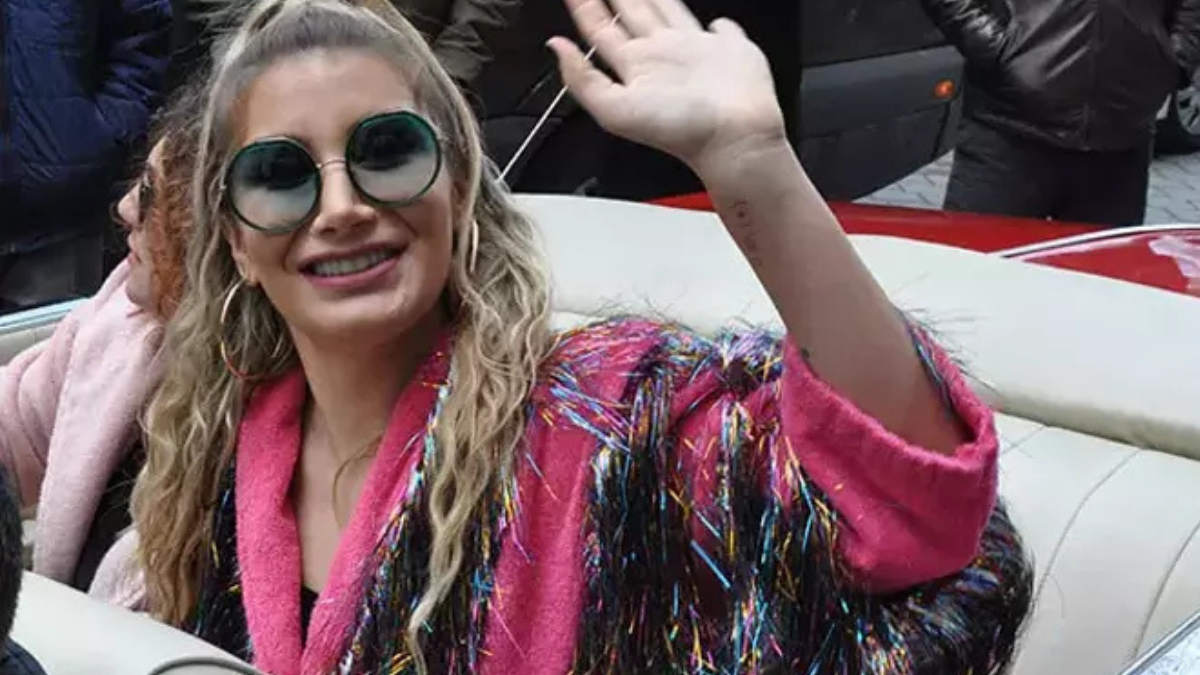 İREM DERİCİ MERDİVENLERDEN DÜŞTÜ