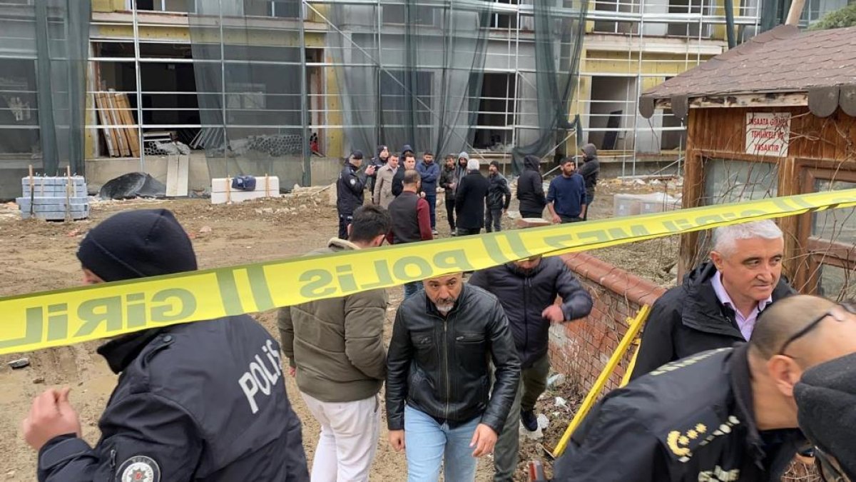 Parasını alamayan işçiler çatıya çıktı: İşçinin hak arama mücadelesi