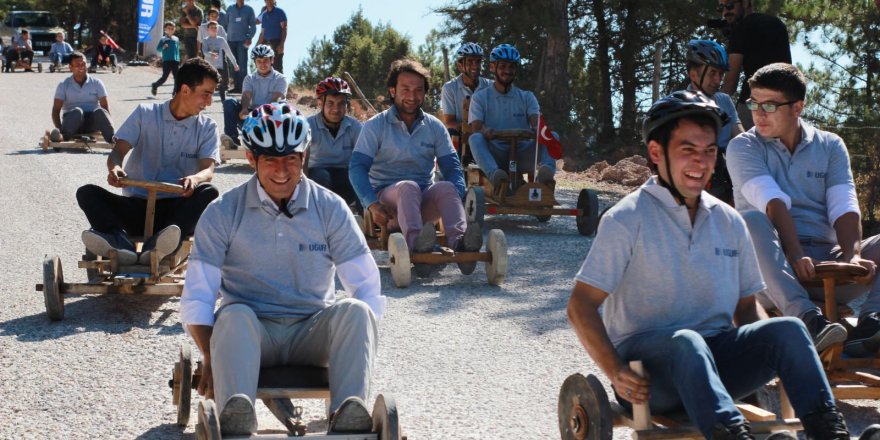 Kütahya'da tahta arabalarla yarış heyecanı