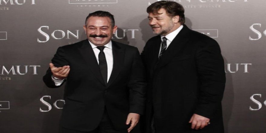 Cem Yılmaz'ı tebrik eden Russell Crowe'a yanıt: "Amcanın oğlu olsa yapmaz"