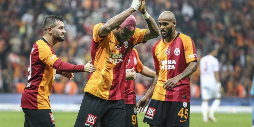 Babel’den Galatasaray taraftarına el hareketi!