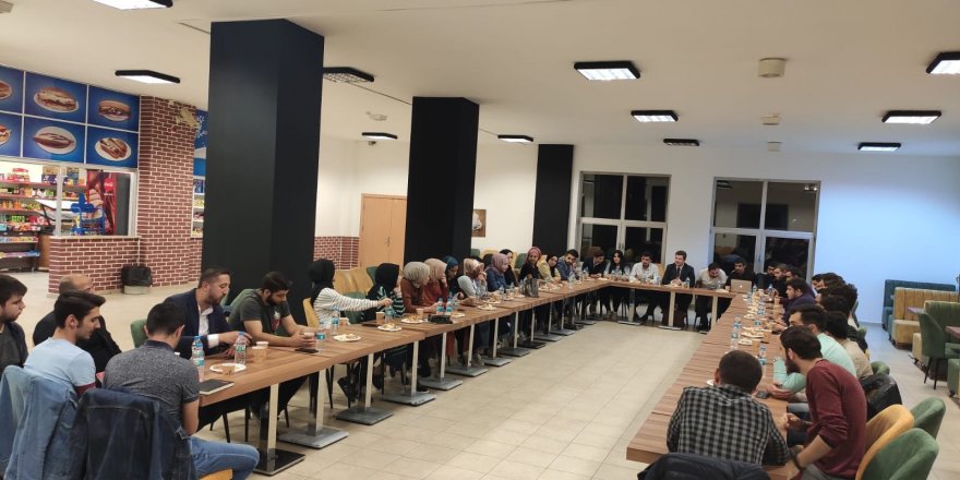 Anadolu Üniversitesi İletişim Bilimleri Fakültesi'nde parti toplantısı!