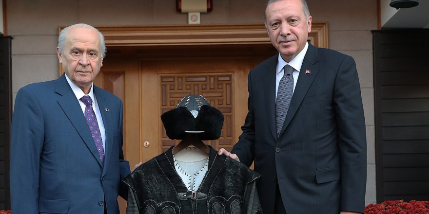 Bahçeli'den Erdoğan'a 'Hakan kaftanı'