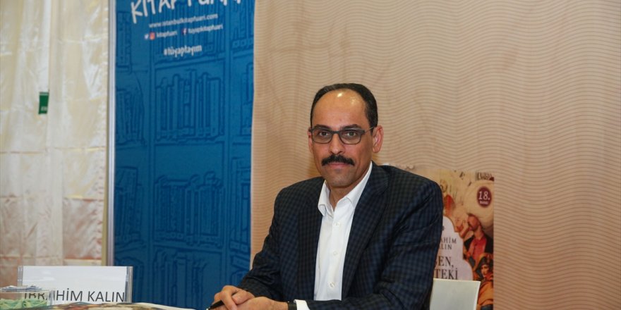 İbrahim Kalın TÜYAP'ta kitaplarını imzaladı