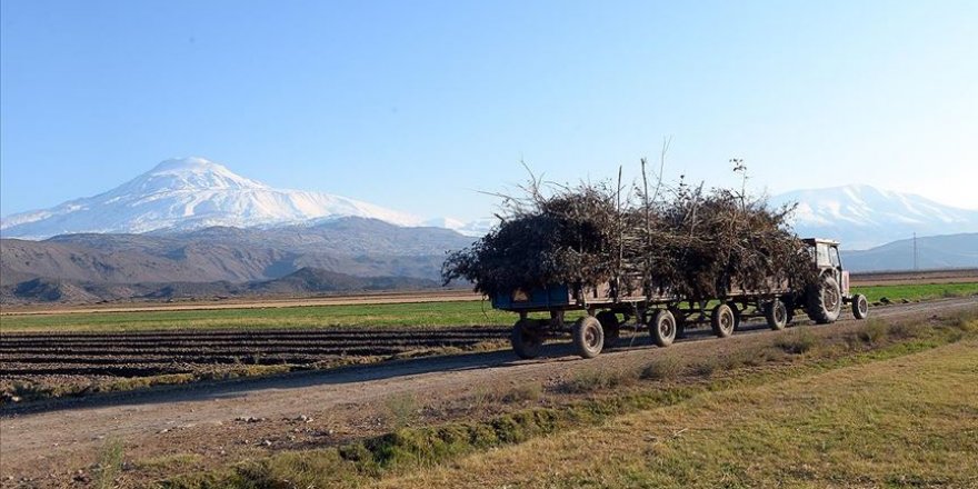 Ağrı Dağı beyaz gelinliğiyle büyülüyor