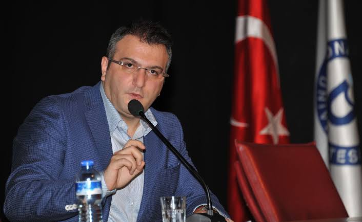 Cem Küçük: "Yargı paketi üstü örtülü af getiriyor"