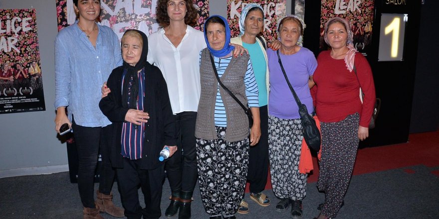 Tiyatrocu köylü kadınlar beyaz perdede