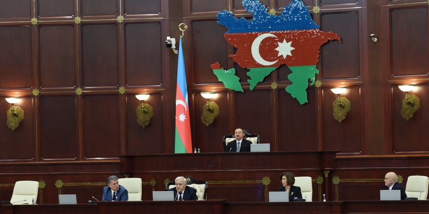 Azerbaycan'da parlamento feshedildi