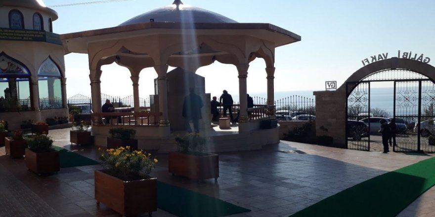 AKP Çorum Milletvekili Erol Kavuncu'ya cami çıkışında meydan dayağı!