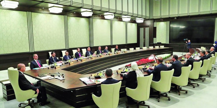 MHP'li Enginyurt'tan bakanlara tepki