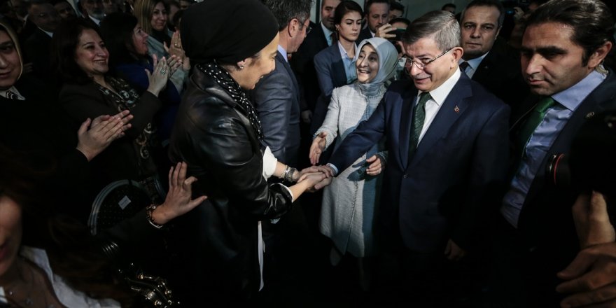 İşte Ahmet Davutoğlu'nu tebrik eden 16 AKP'li milletvekilinin isimleri!