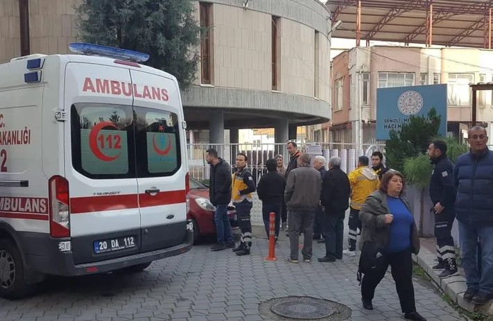 Denizli'de gıda zehirlenmesi şüphesi! 14 öğrenci hastaneye kaldırıldı