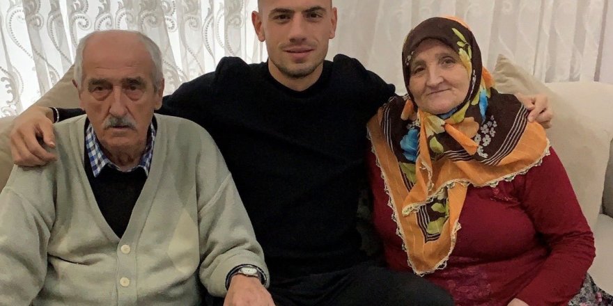 Merih Demiral'dan memleketini ziyaret etti