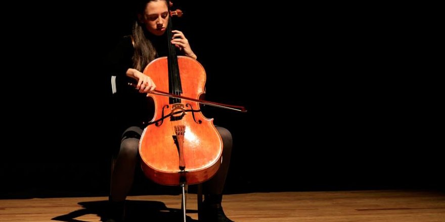 Çello virtüözü Arya Nur yeteneğiyle ilham kaynağı olmak istiyor